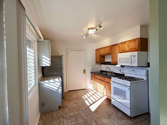 Full kitchen view