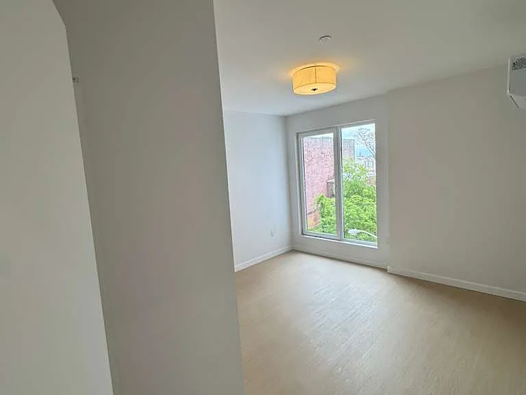 74 Webster St #6C — Photo 2