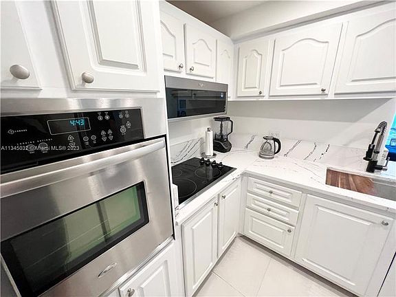 4th image of 1000 West Ave APT 1018