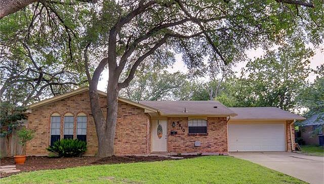 1st image of 9810 Oak Hollow Dr