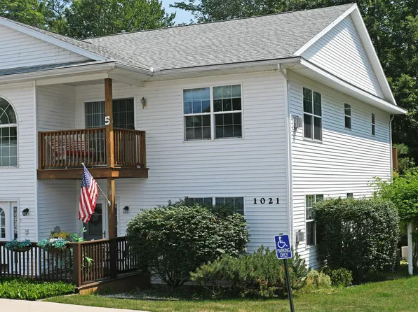 1021 E Lincoln St APT 5, East Tawas, MI 48730