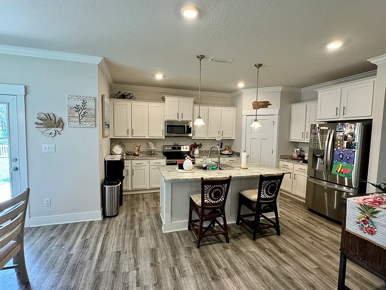 1048 Pheasant Cir — Photo 3