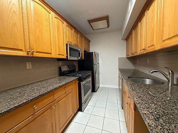 5th image of 210-212 Central Ave #202