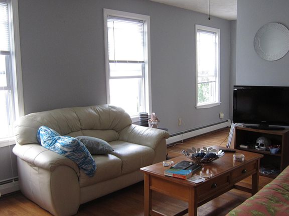 5th image of 105 4th St