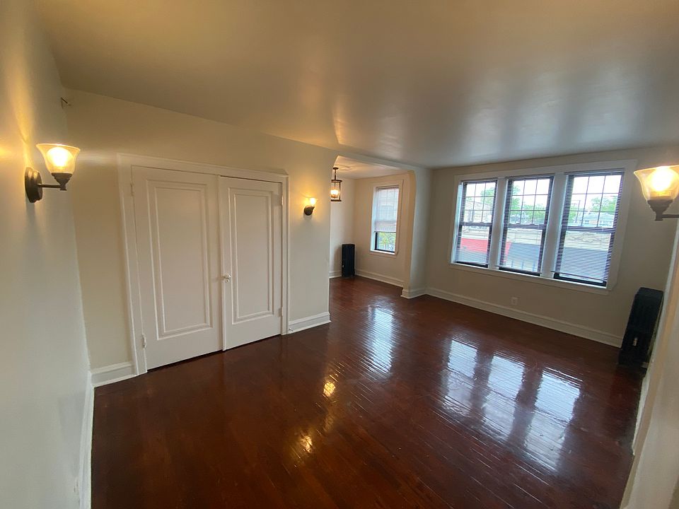 1st image of 5037 W Montrose Ave APT 204