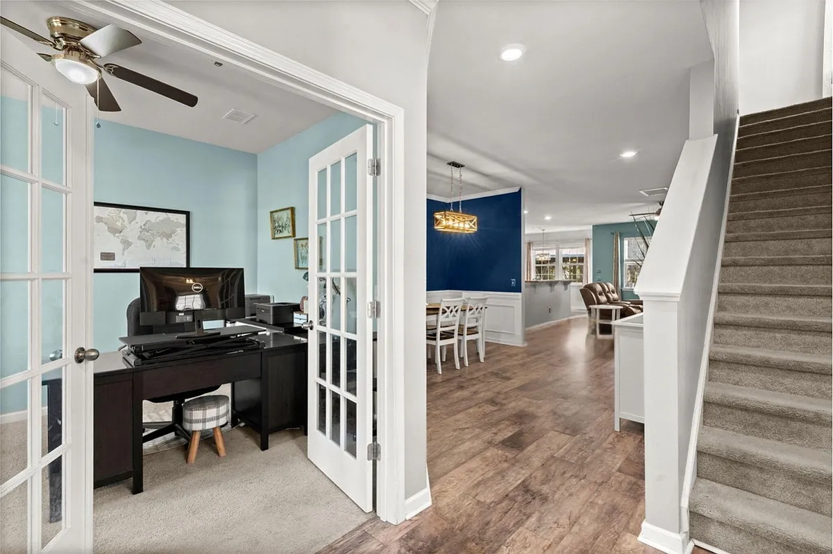 Building Photo - 9821 English Elm St