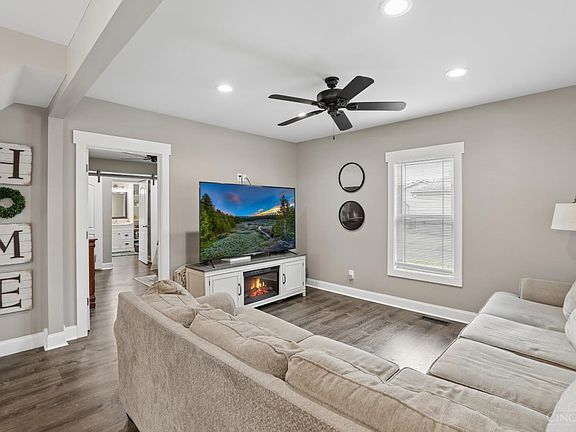 5th image of 312 Hooven Ave