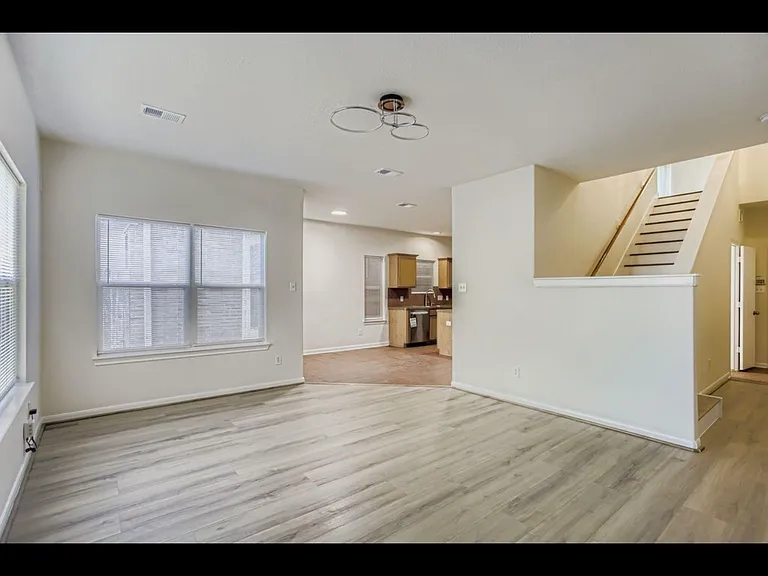 826 Forest Hillside Ln — Photo 9