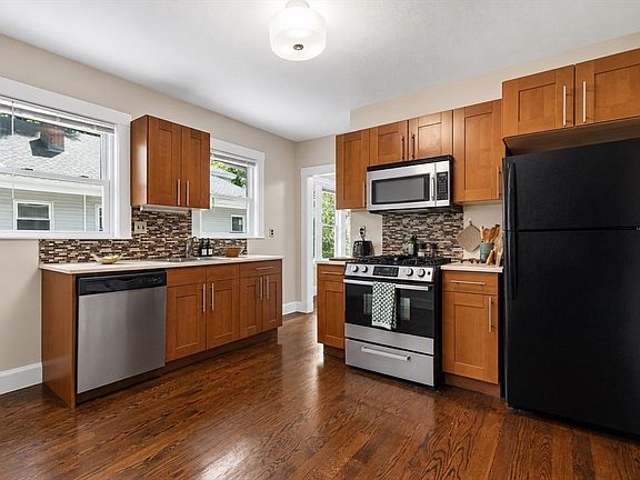 5th image of 66 Seventy Wren St #R