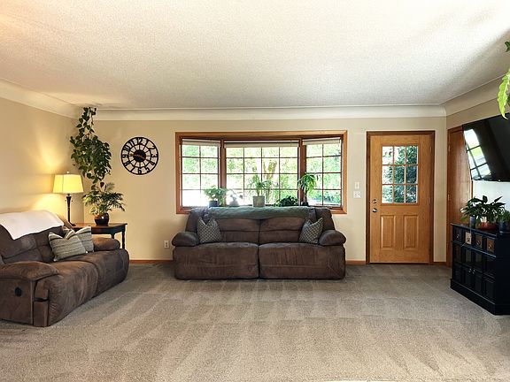 4th image of 4046 Highland Ave