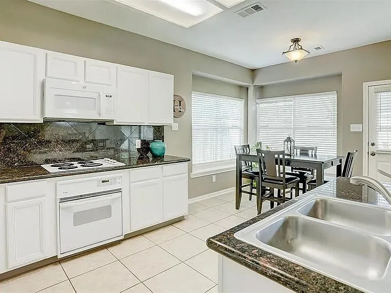 635 Presley Way — Photo 9