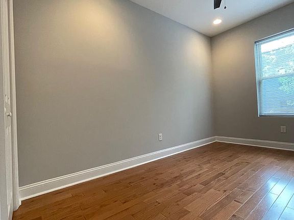 3rd image of 5020 Beaumont Ave