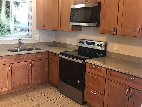 3rd image of 1120 W Hamilton Ave #2