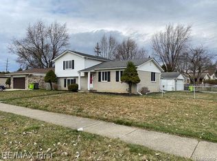 19435 Martin Dr, Clinton Township, MI 48038