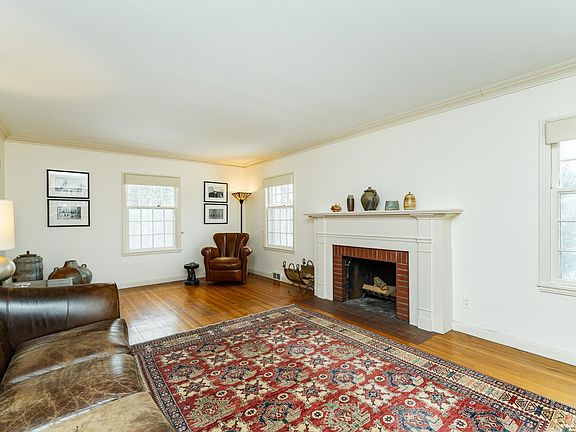 4th image of 1322 7th St SW