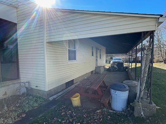 4th image of 1641 Elliott Ave