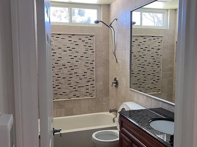 18 Eastlake — Photo 11