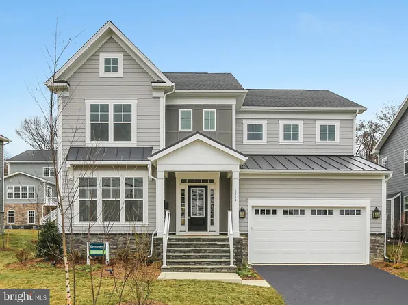 1206 Drake St SW, Vienna, VA 22180