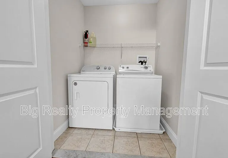 364 Prospect St — Photo 28