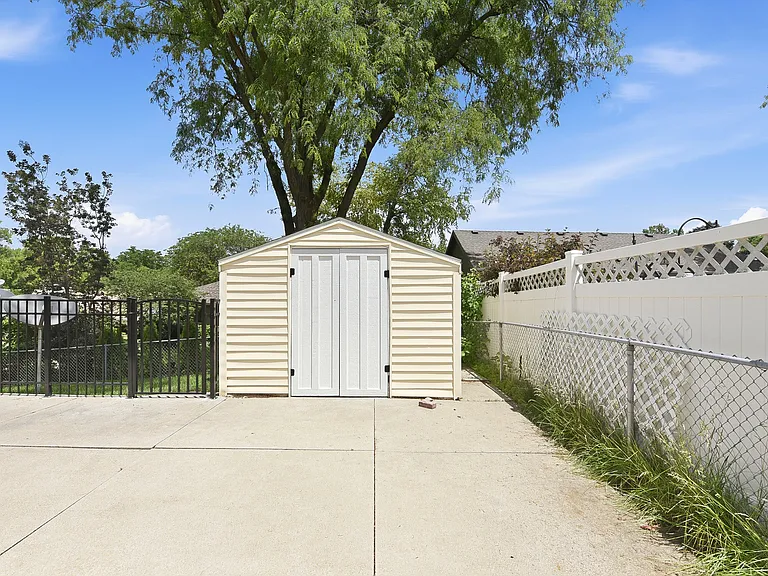 2217 S 164th Cir — Photo 35