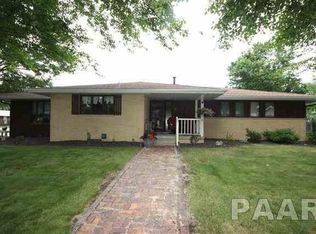 612 W High St, Roanoke, IL