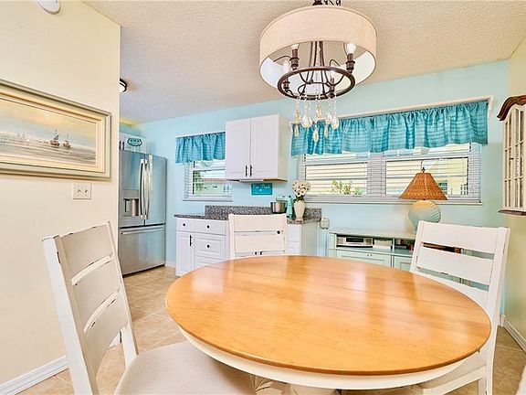 4th image of 102 Royal Oak Dr