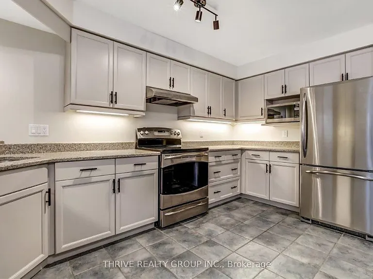 609 Colborne St #2 — Photo 4