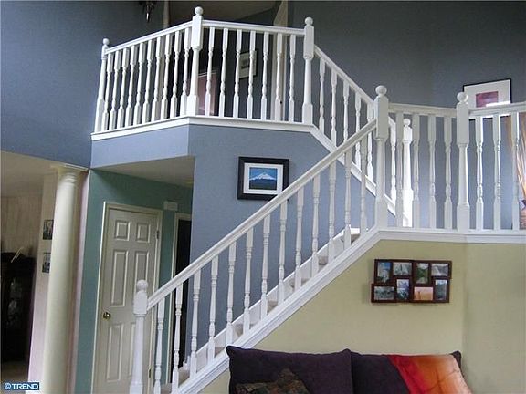 3rd image of 75 Lauren Way