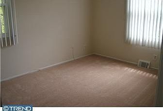 1st image of 407 Greenwood Ct