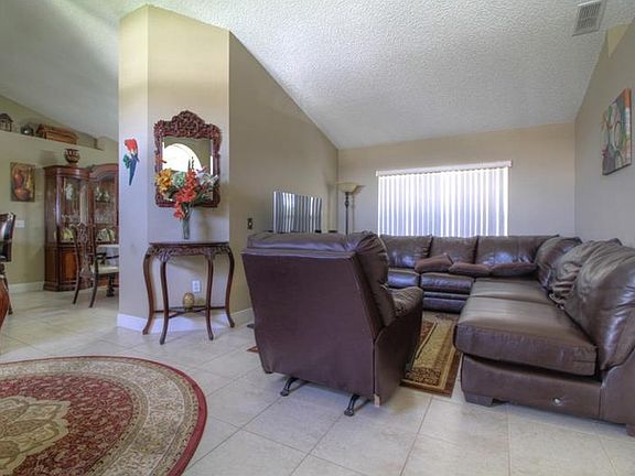 4th image of 145 Aurora Ln