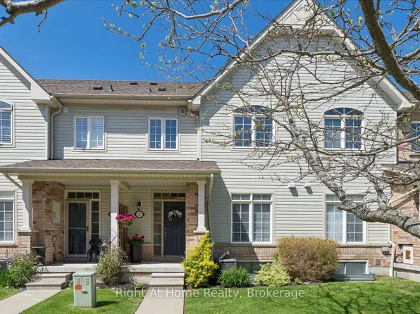 17 Wicker Park Way, Whitby, ON L1R 0C8