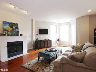 520 N Halsted St APT 315, Chicago, IL, 60642