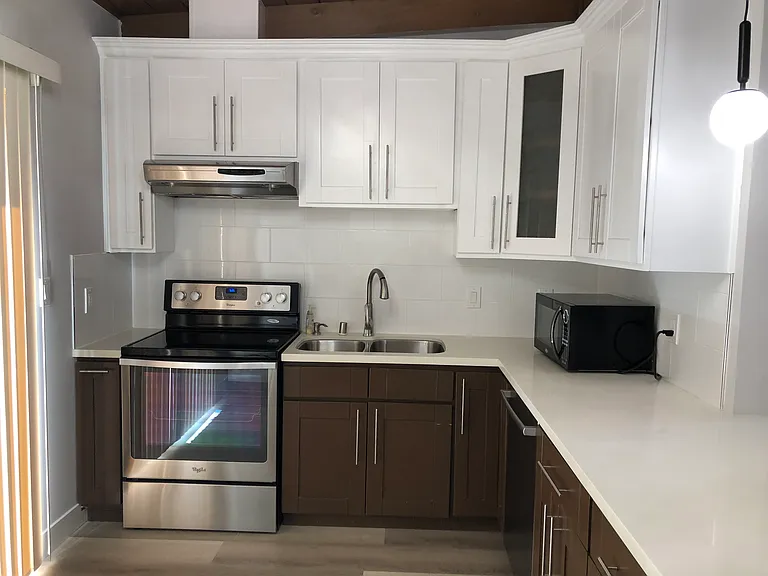 2048 Oberlin St — Photo 8