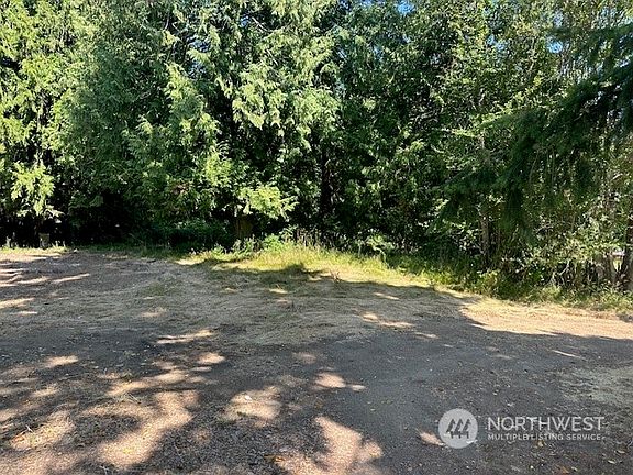 4th image of 15 Green Belt Dr