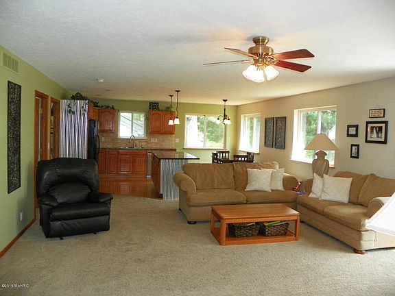 3rd image of 1518 E Oakwood Dr