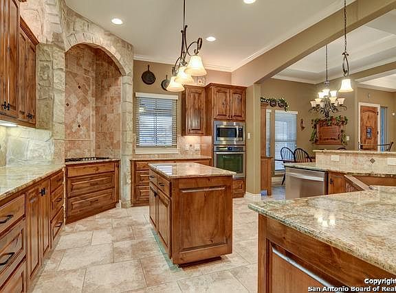4th image of 205 Rosewood Dr