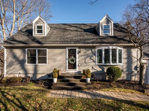 4 Huckins Drive, Newmarket, NH 03857