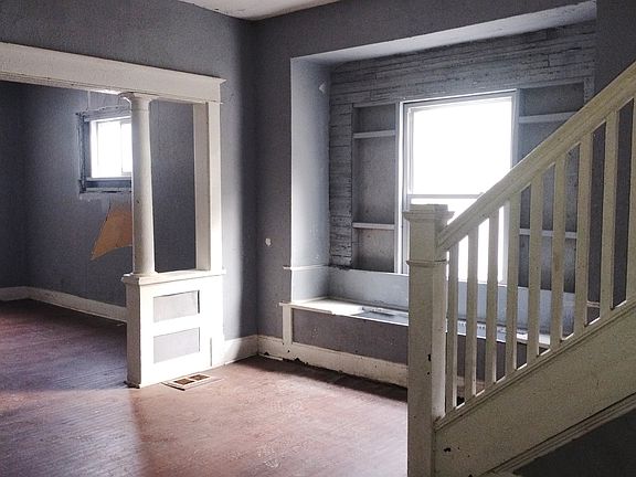 2nd image of 550 N Lasalle St