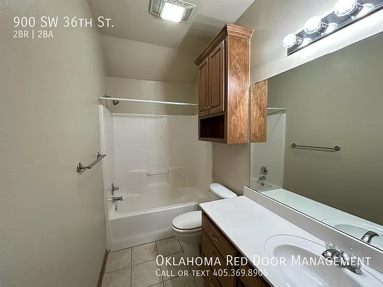 900 SW 36th St — Photo 10