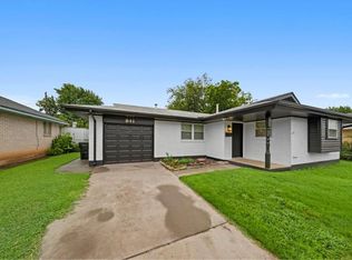 841 NW 8th St, Moore, OK 73160
