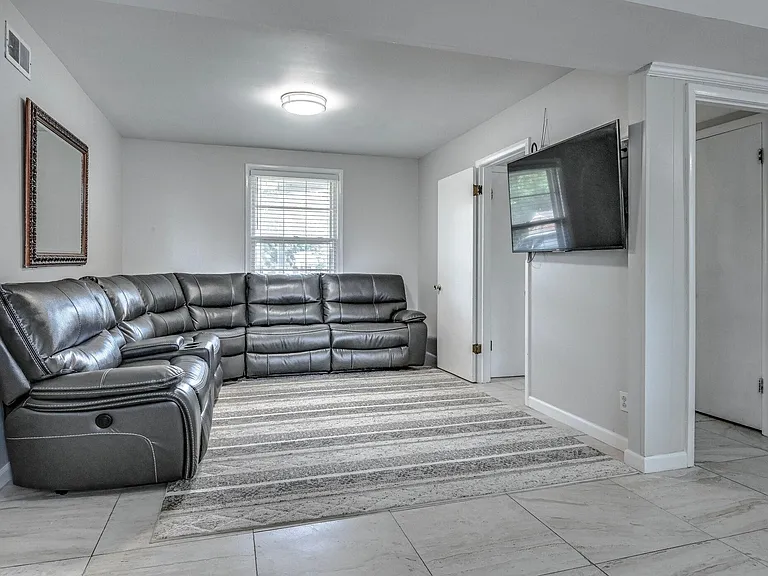 655 Harding Pl — Photo 22