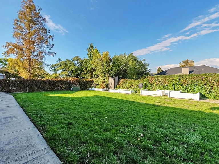 3246 W Royalwood Dr — Photo 9