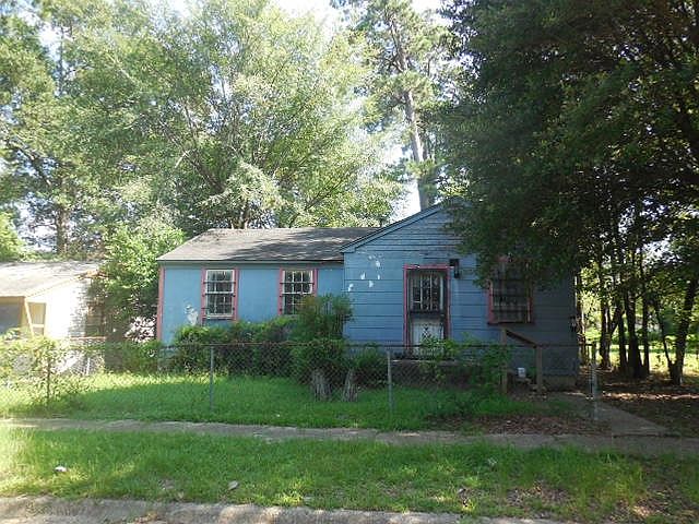 1st image of 361 E 69th St