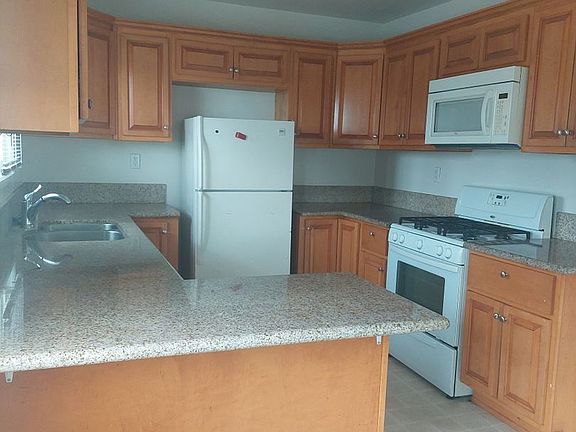 4th image of 6731 Whitsett Ave #10