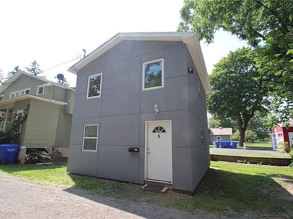 3rd image of 52 College St