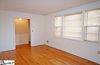 4th image of 101 Oakwood Ave