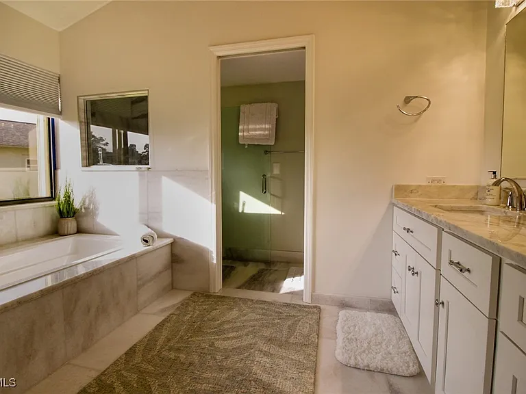 4220 Glasgow Ct — Photo 11