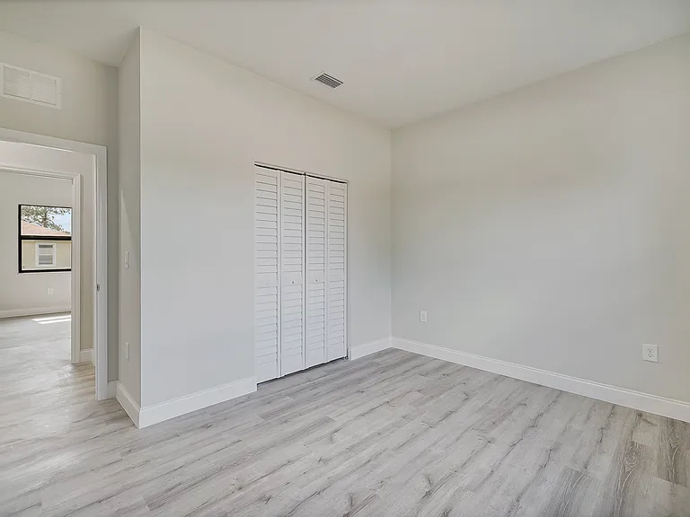488 Lillon Ave S — Photo 37