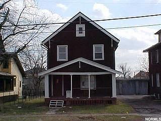 2nd image of 616 Porter St NE
