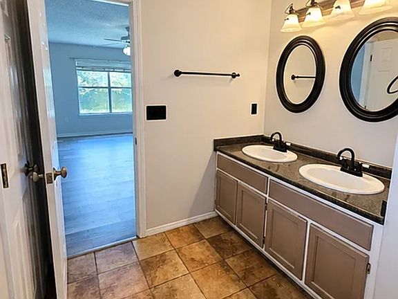 5th image of 311 Seattle Slew Ct